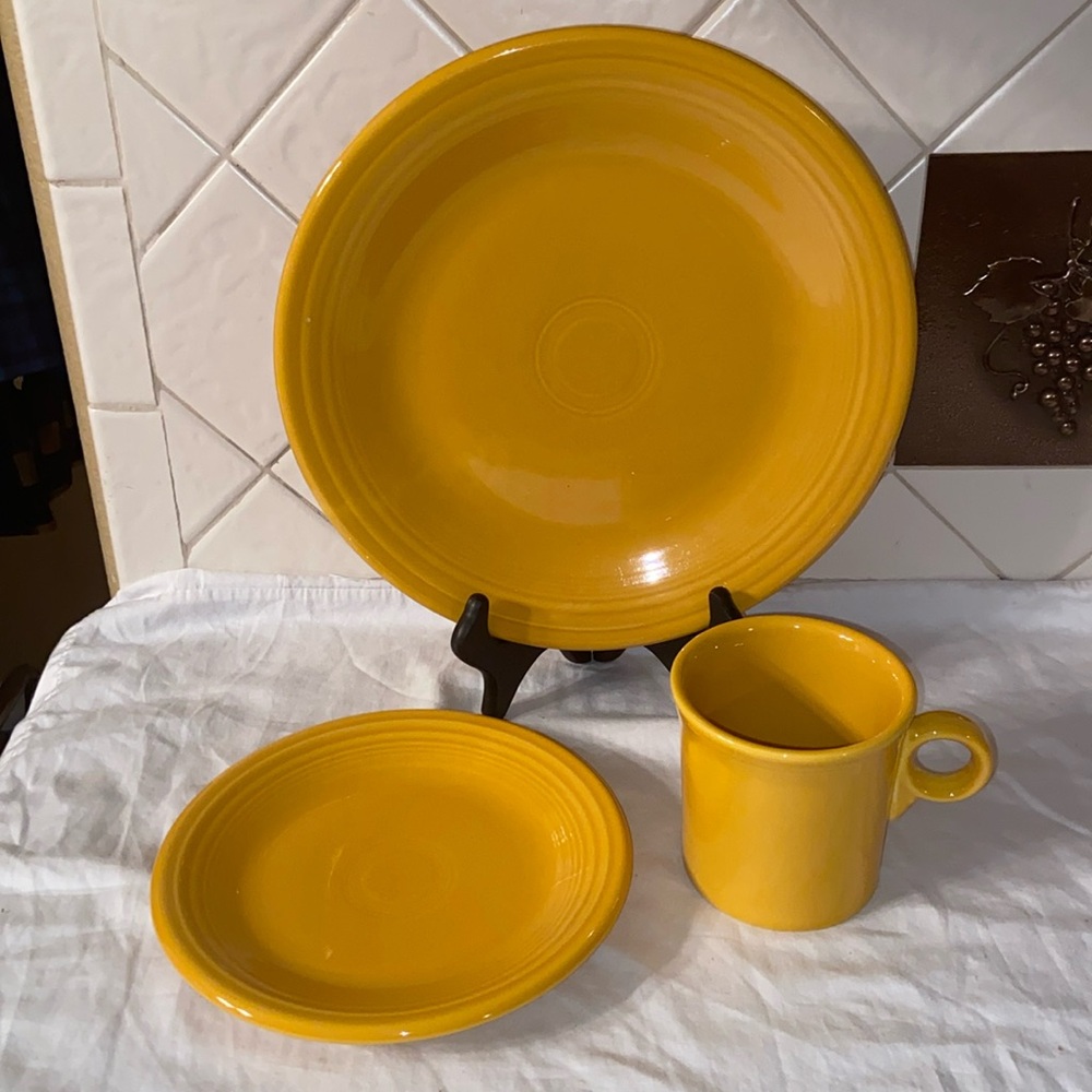 EUC Fiesta golden yellow 3 piece dish set